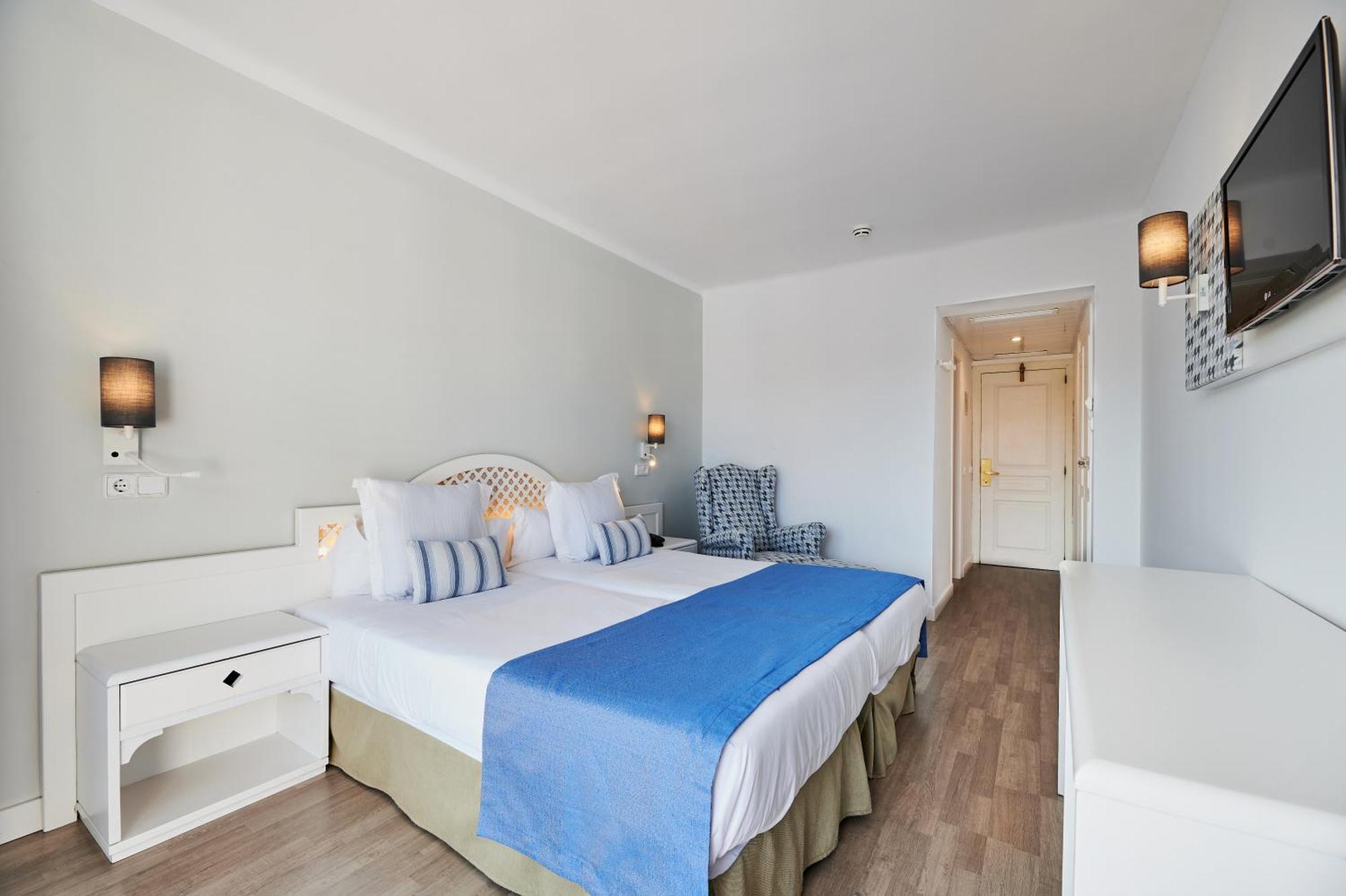 Roc Oberoy - Adults Only Hotel Peguera Room photo